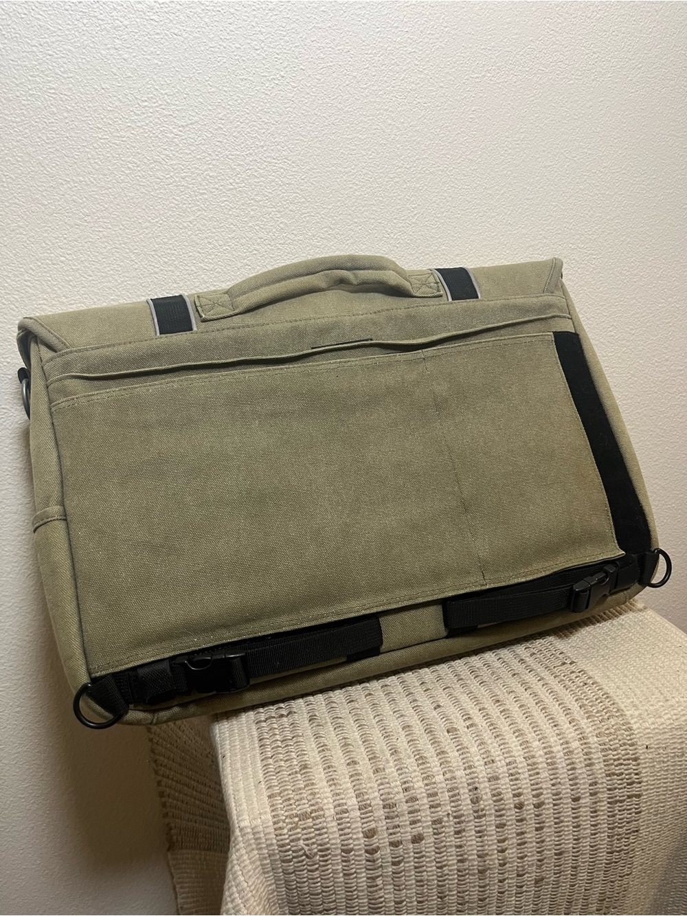 Harley-Davidson Olive Canvas Messenger Bag with Black Straps - Picture 2 of 6